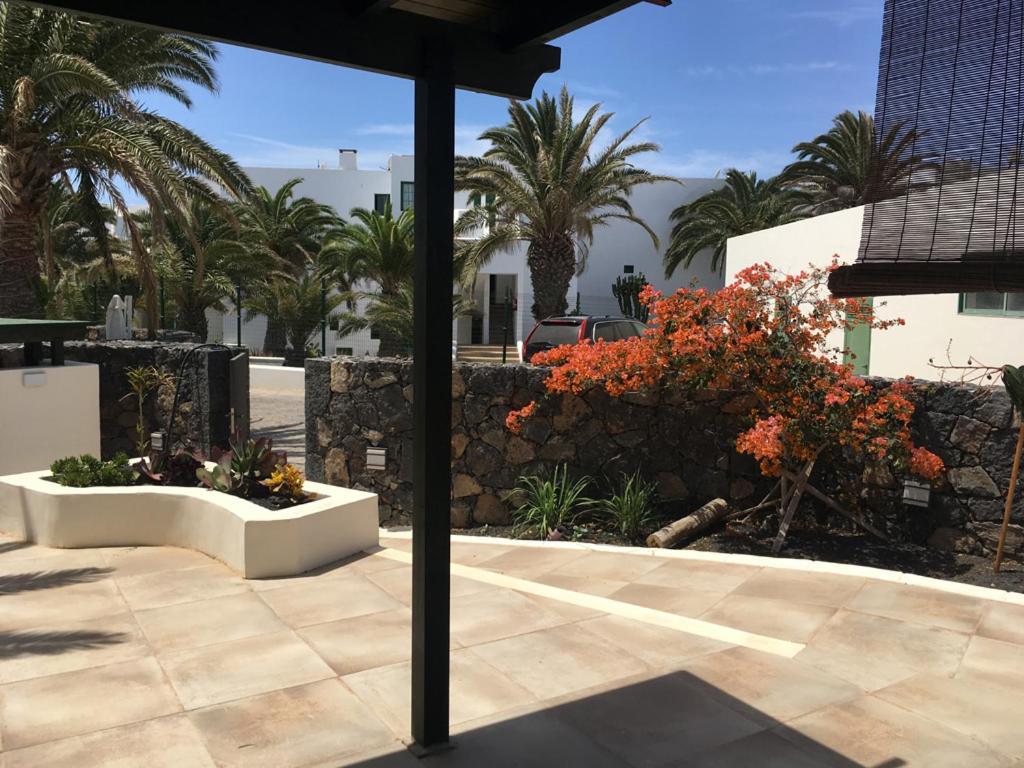 Bungalow Goa Pool View, Playa Roca Residence Sea Front Access - Free Ac - Wifi Costa Teguise Exterior foto