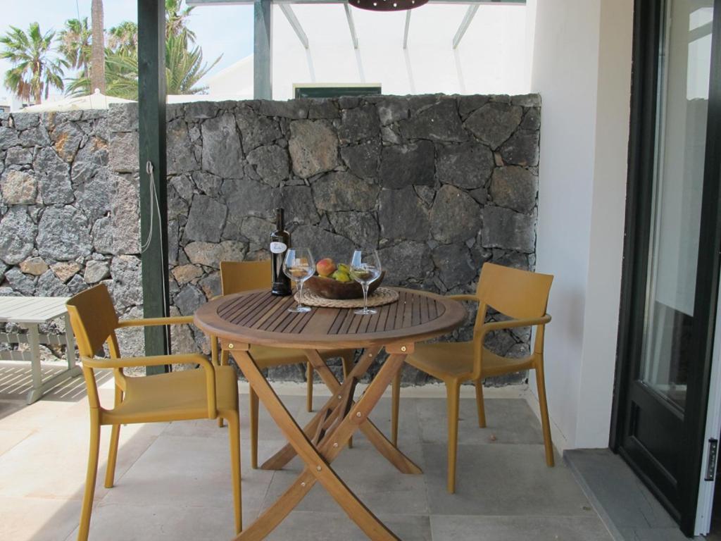 Bungalow Goa Pool View, Playa Roca Residence Sea Front Access - Free Ac - Wifi Costa Teguise Exterior foto